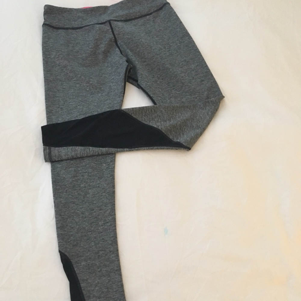 EUC mesh back yoga pants. Sz M